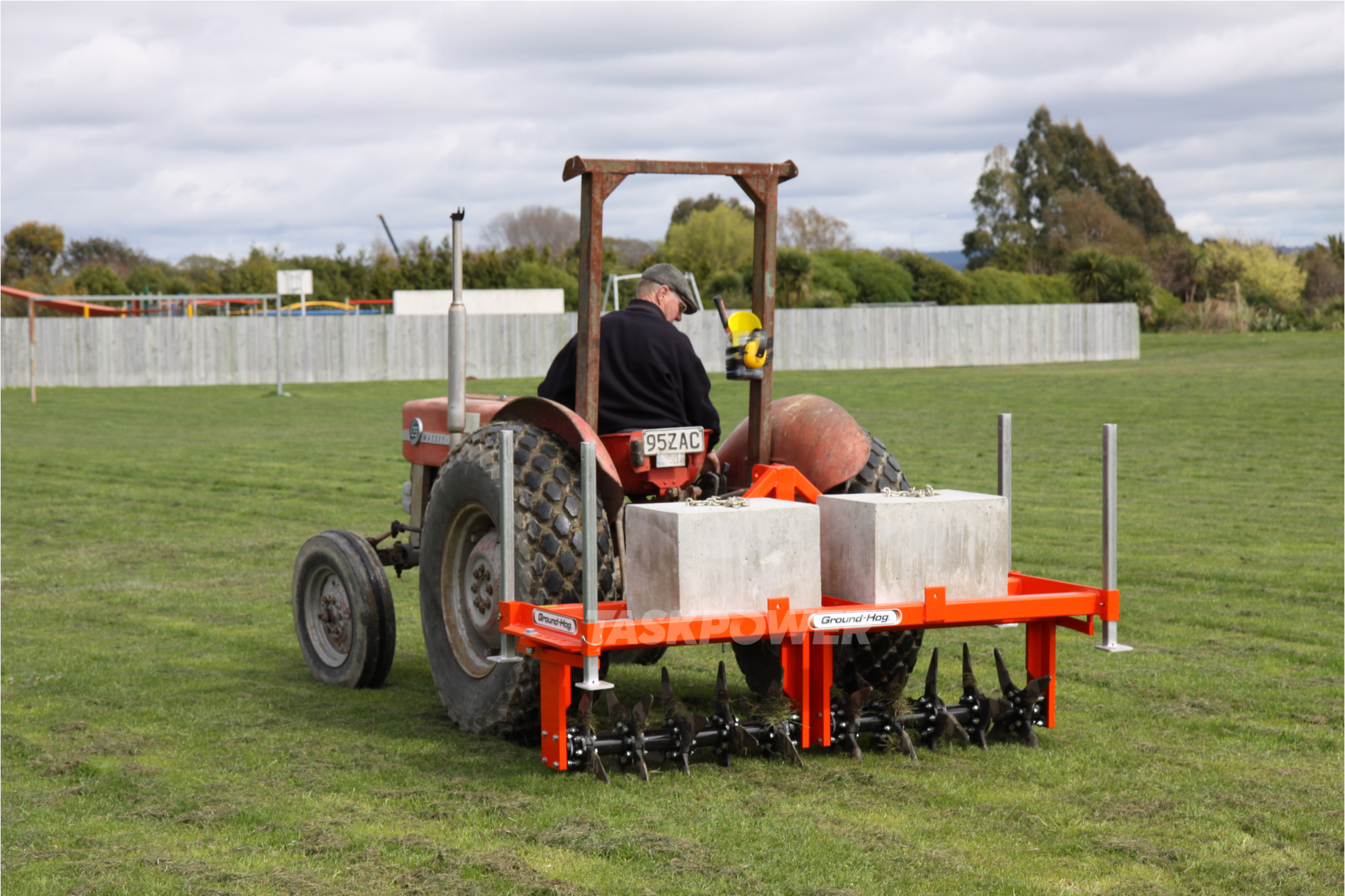 Ground-Hog SE210 - 2.1m Aerator